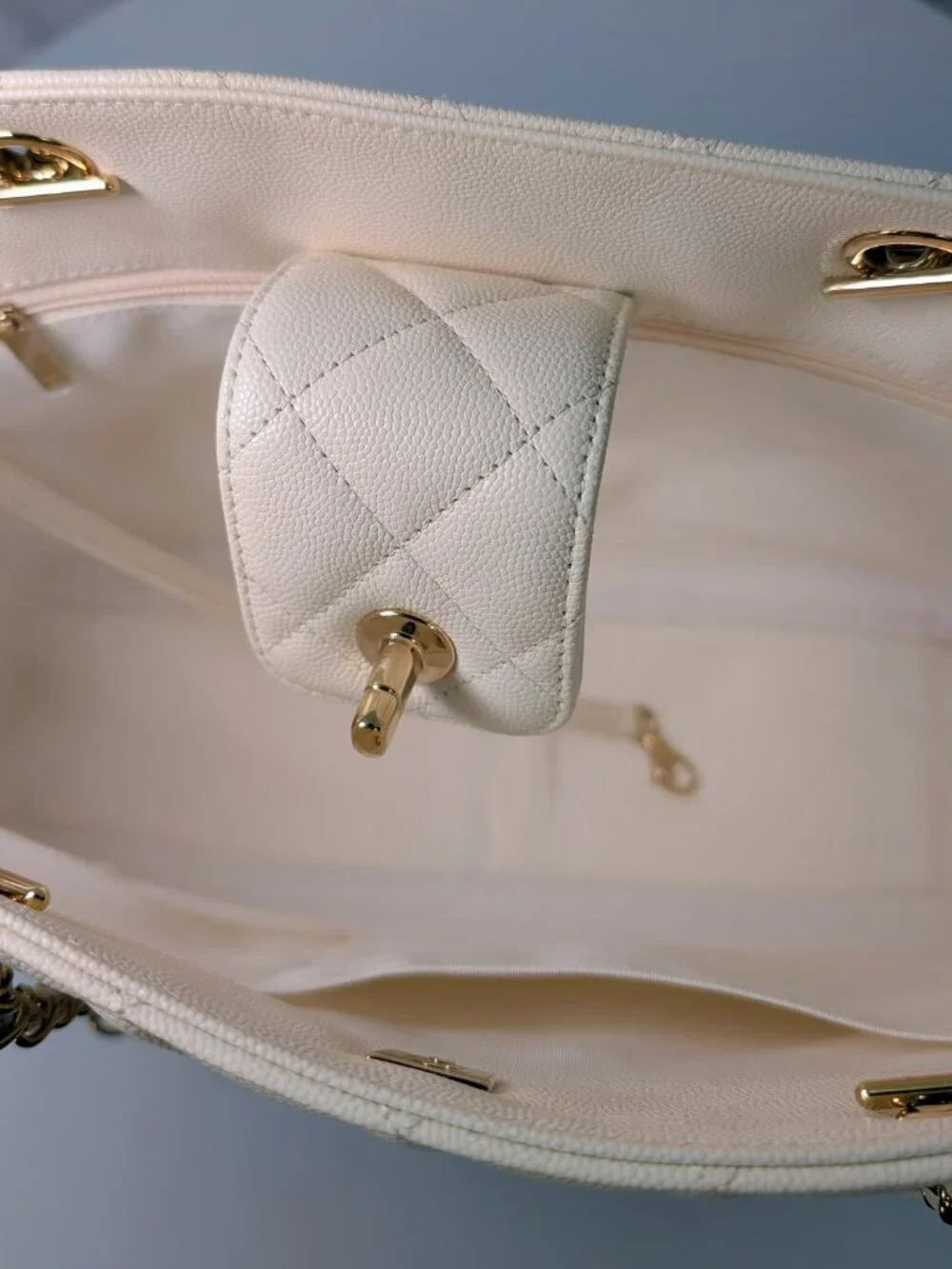 Chanel White Caviar Leather Classic Shopping Tote (GST) Turnlock Bag